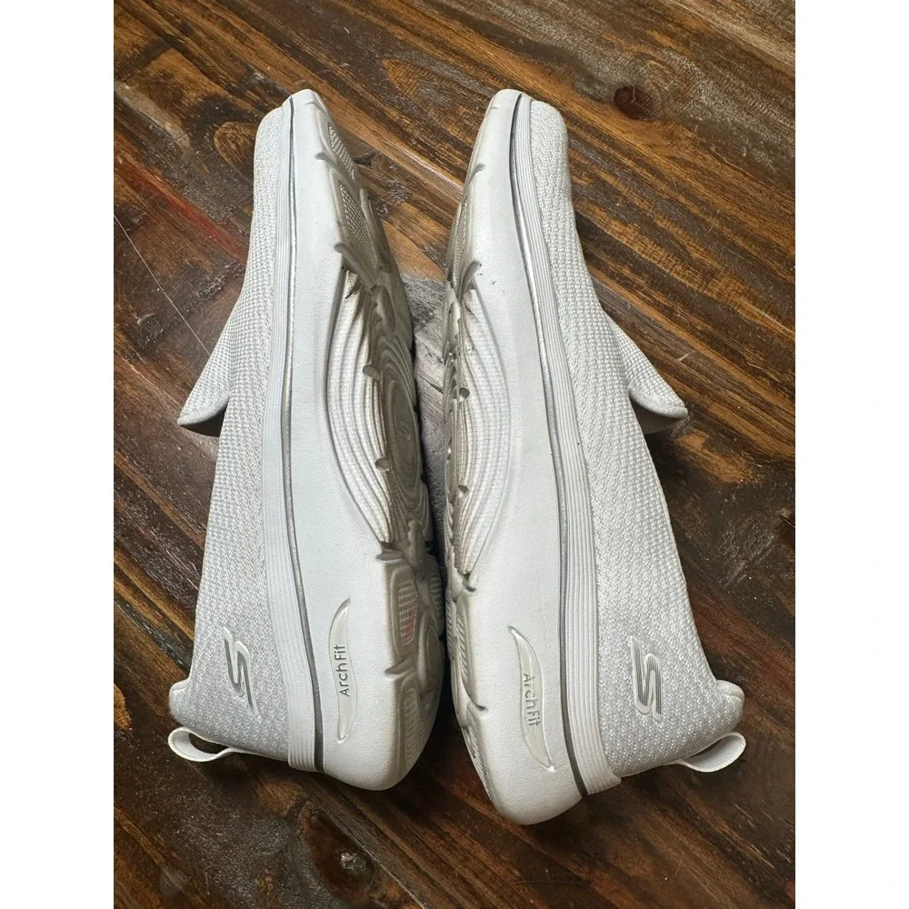 Skechers GO WALK Arch Fit White Slip On Sneakers 125313‎ Womens 9 Mens 7.5